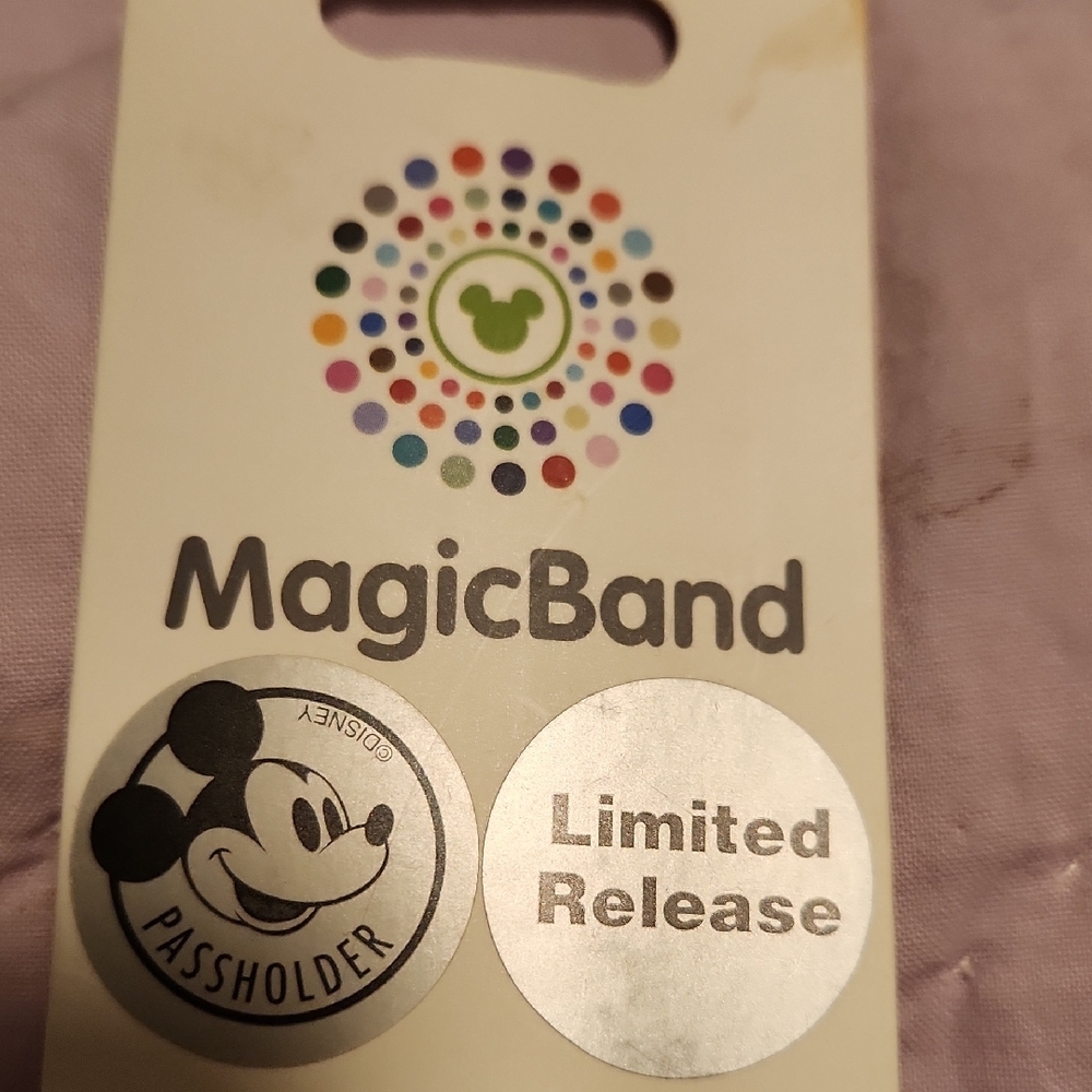 Walt Disney World 2020 Passholder  MagicBand 1st Generation Limited Edition - Picture 4 of 6